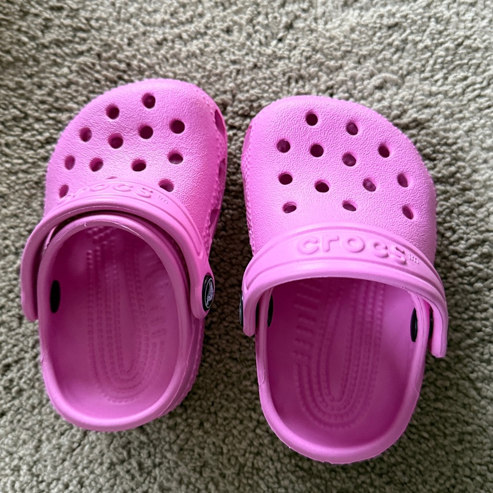 CROCS Vibrant Pink Clogs